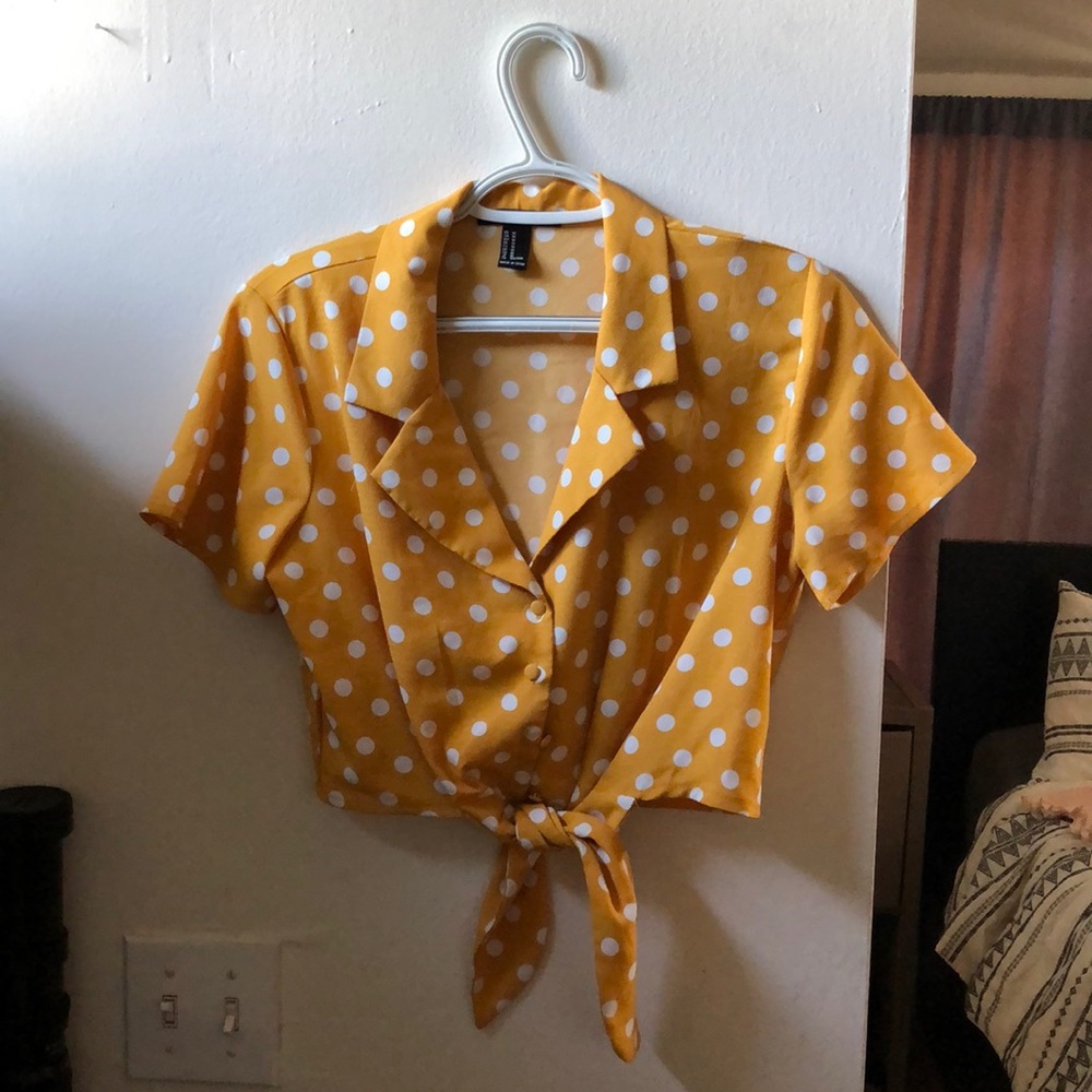 yellow polka dot top